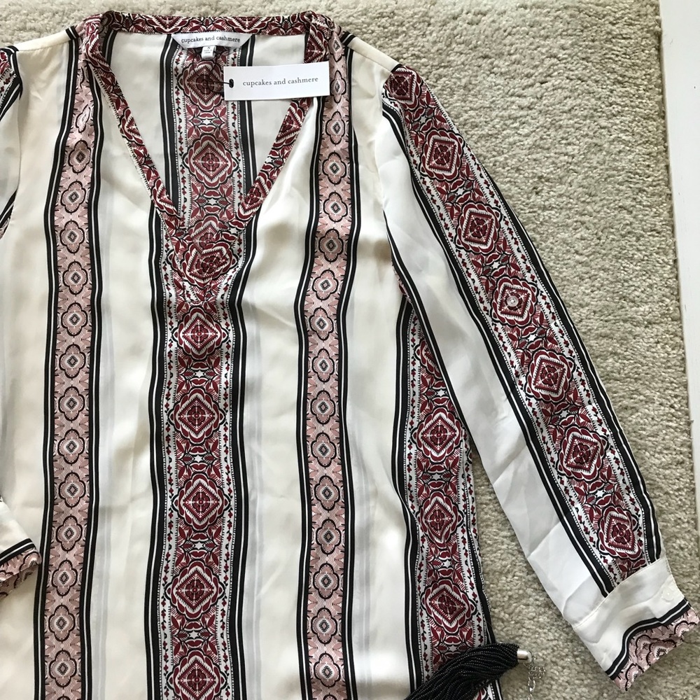 Cupcakes and Cashmere Labelle Tunic Top - Picture 5 of 8